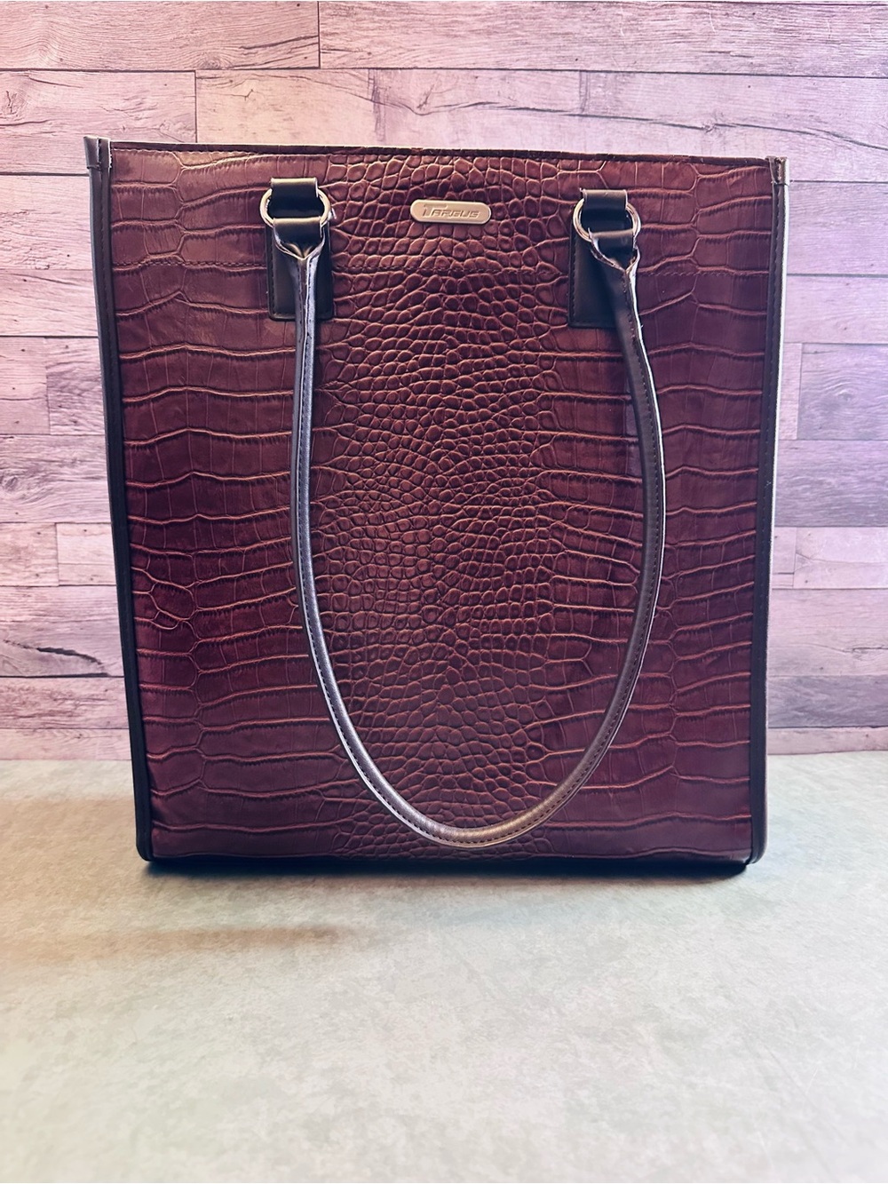 TARGUS Croc-Embossed Laptop Tote 🤎 Executive Work Bag | 15” Structured Carryall